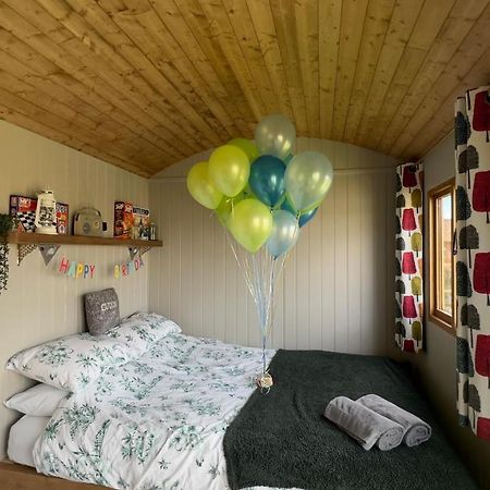 Shepherds Hut At Cedar Gables Lamberhurst المظهر الخارجي الصورة