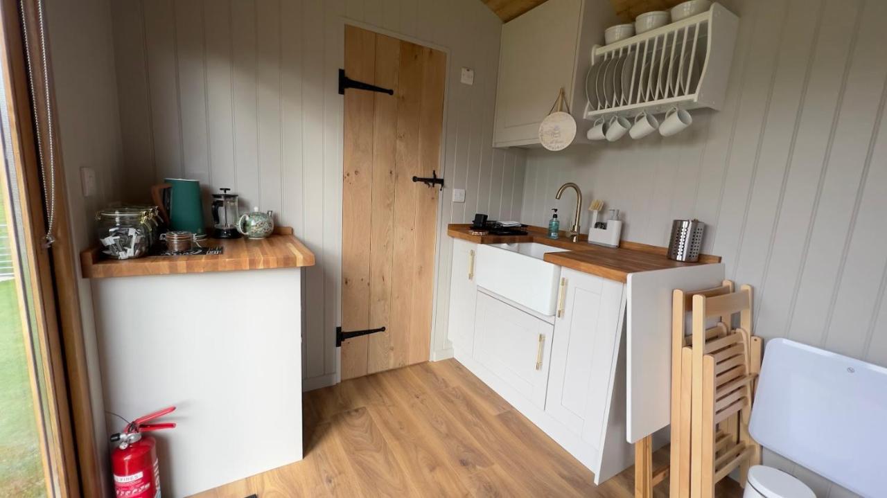 Shepherds Hut At Cedar Gables Lamberhurst المظهر الخارجي الصورة