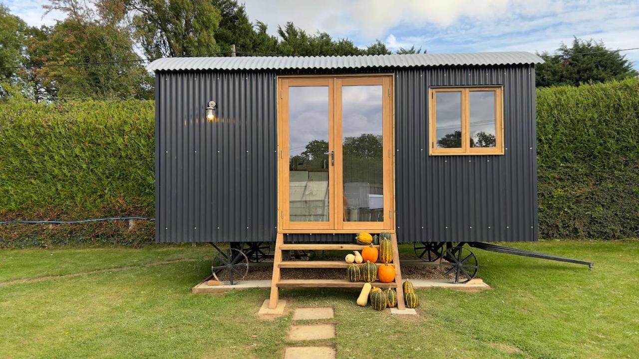 Shepherds Hut At Cedar Gables Lamberhurst المظهر الخارجي الصورة