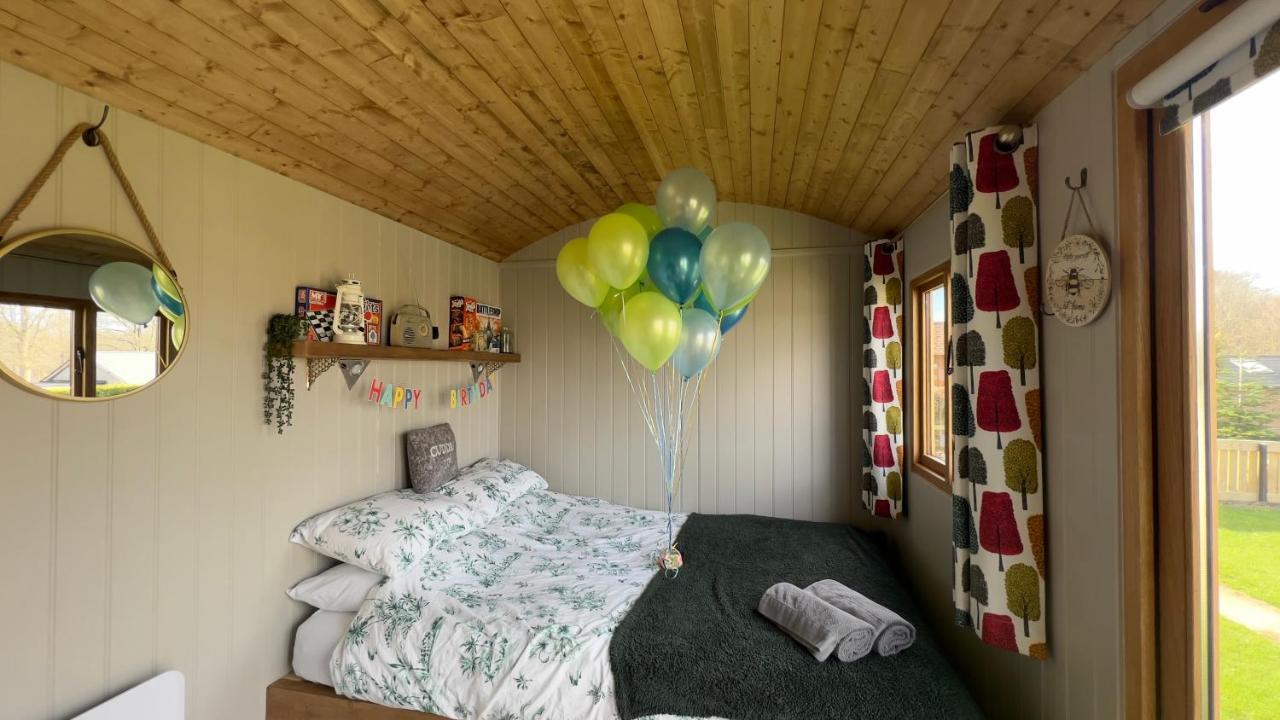 Shepherds Hut At Cedar Gables Lamberhurst المظهر الخارجي الصورة